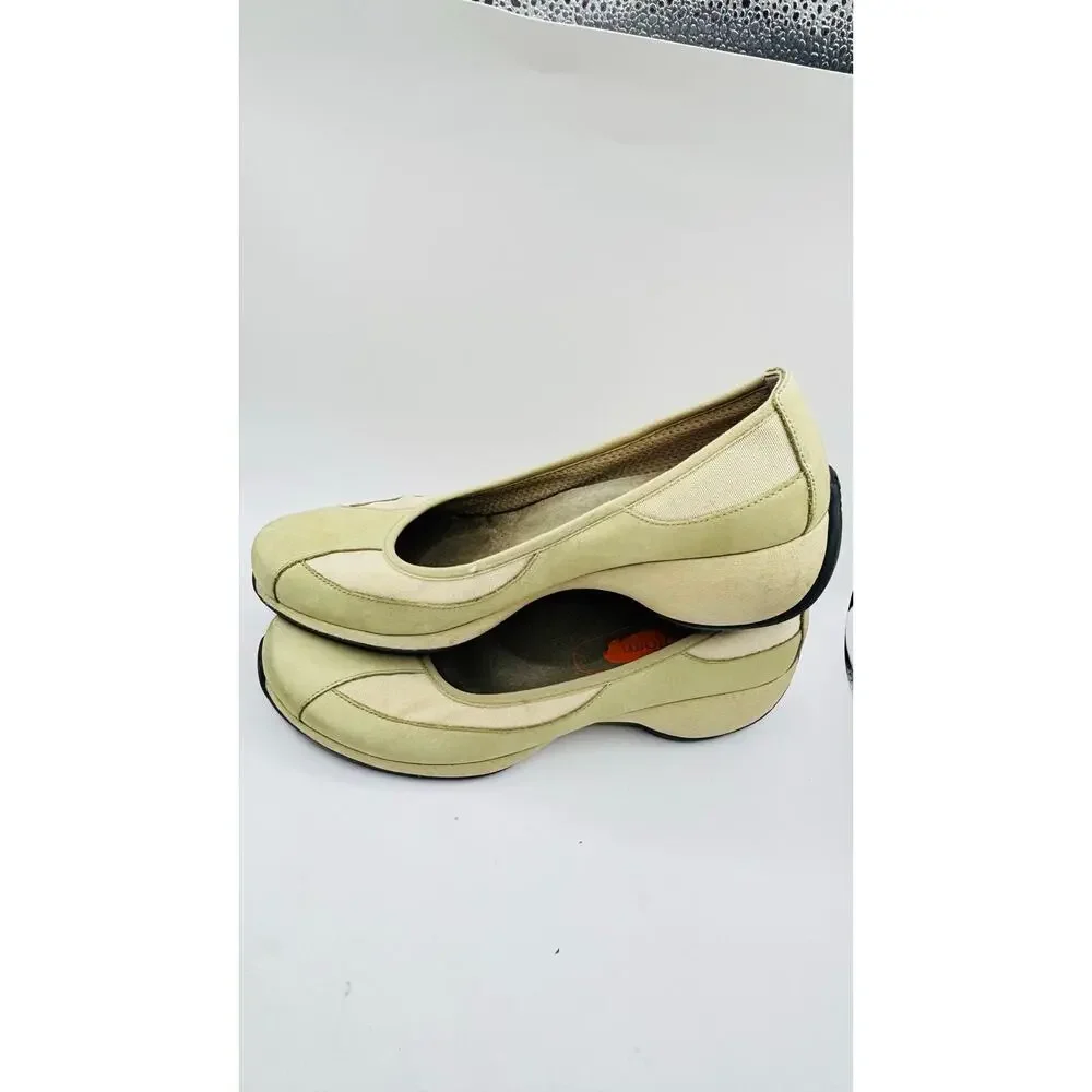 Merrell Spire Flex Vintage light olive color soft leather comfort flat shoes sz9